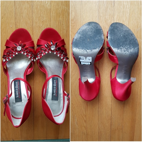 Town Shoes Red Satin Heels - Picture 2 of 3